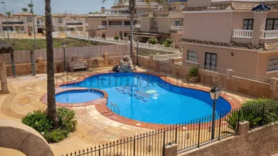 Casa adosada en venta en Calle Clavel - View 2
