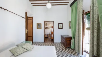 House on Enrique Agredano Street photo 32