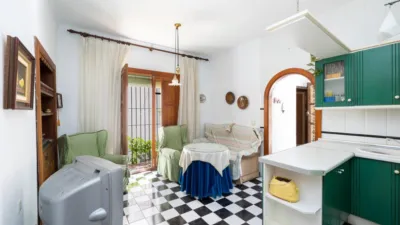 House on Enrique Agredano Street photo 44