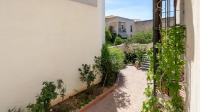 House on Enrique Agredano Street photo 57