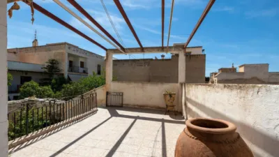 House on Enrique Agredano Street photo 69