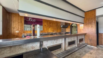 Local comercial en calle del Pintor Moreda, 17 - 2