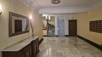 Apartment on Calle de Fernán González photo 9