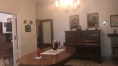 House in - Center photo 11