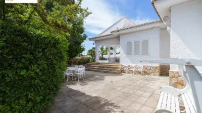Chalet on Carrer de La Rioja photo 10