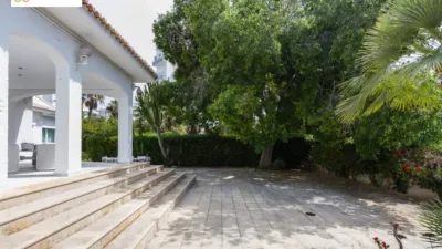 Chalet on Carrer de La Rioja photo 11