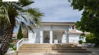 Chalet on Carrer de La Rioja photo 12