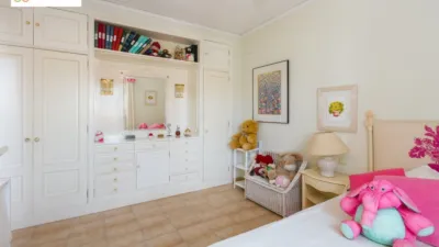 Chalet on Carrer de La Rioja photo 24