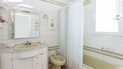 Chalet on Carrer de La Rioja photo 29