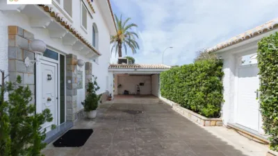 Chalet on Carrer de La Rioja photo 50