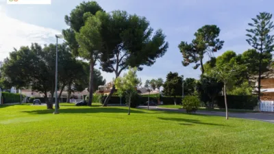 Chalet on Carrer de La Rioja photo 62