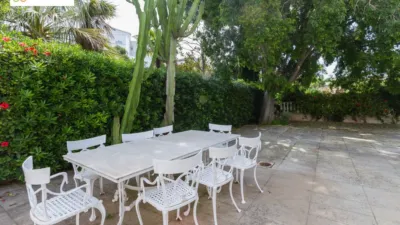 Chalet on Carrer de La Rioja photo 8
