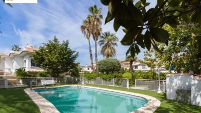 Chalet on Carrer de La Rioja photo 9