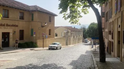 Piso en alquiler en Calle del Doctor Velasco, Plaza Mayor-San Agustín (Segovia Capital) de 1.900 €<span>/mes</span>