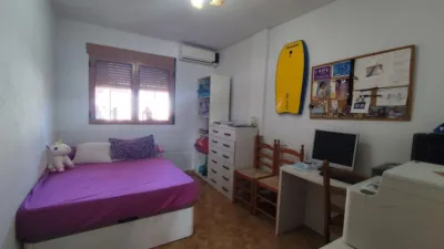 Apartment on Manuel Vazquez Montalban Street photo 2