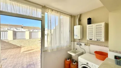 Casa adosada en venta en Calle de Luis Cernuda, Humilladero de 199.000 €