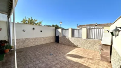 Casa adosada en venta en Calle de Luis Cernuda, Humilladero de 199.000 €