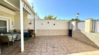Casa adosada en venta en Calle de Luis Cernuda, Humilladero de 199.000 €