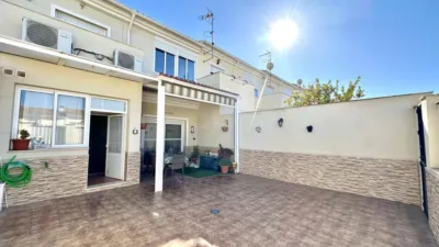 Casa adosada en venta en Calle de Luis Cernuda, Humilladero de 199.000 €