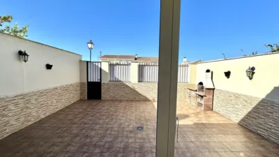 Casa adosada en venta en Calle de Luis Cernuda, Humilladero de 199.000 €
