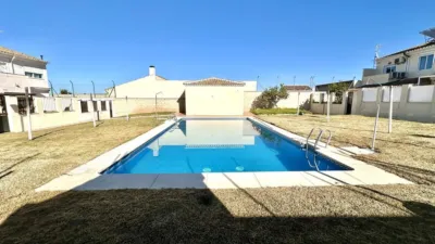 Casa adosada en venta en Calle de Luis Cernuda, Humilladero de 199.000 €