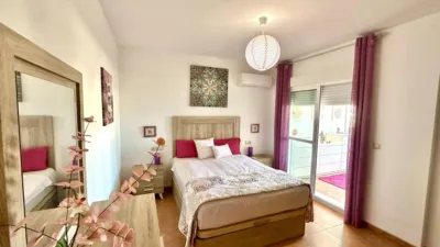 Casa adosada en venta en Calle de Luis Cernuda, Humilladero de 199.000 €