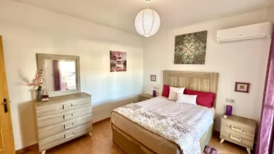 Casa adosada en venta en Calle de Luis Cernuda, Humilladero de 199.000 €