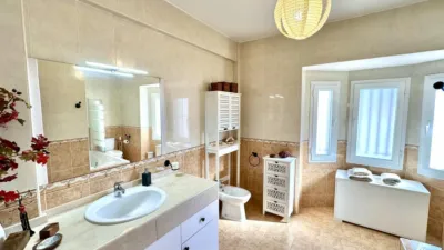 Casa adosada en venta en Calle de Luis Cernuda, Humilladero de 199.000 €