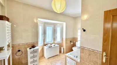 Casa adosada en venta en Calle de Luis Cernuda, Humilladero de 199.000 €