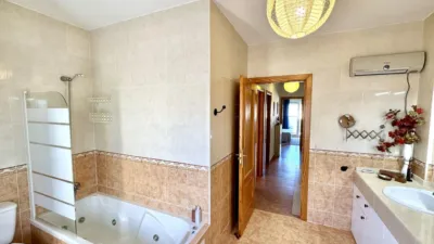 Casa adosada en venta en Calle de Luis Cernuda, Humilladero de 199.000 €