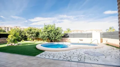 Chalet en venta en Carrer de Tavernes de la Valldigna, Santa Anna-Urbanitzacions (Gandia) de 699.000 €