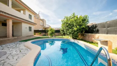 Chalet en venta en Carrer de Tavernes de la Valldigna, Santa Anna-Urbanitzacions (Gandia) de 699.000 €