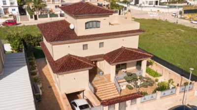 Chalet en venta en Carrer de Tavernes de la Valldigna, Santa Anna-Urbanitzacions (Gandia) de 699.000 €