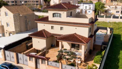 Chalet en venta en Carrer de Tavernes de la Valldigna, Santa Anna-Urbanitzacions (Gandia) de 699.000 €