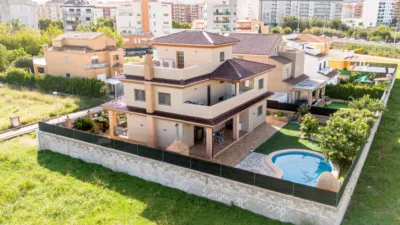 Chalet en venta en Carrer de Tavernes de la Valldigna, Santa Anna-Urbanitzacions (Gandia) de 699.000 €