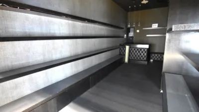 Local comercial en venta en Calle de Ramón y Cajal - Vista 2