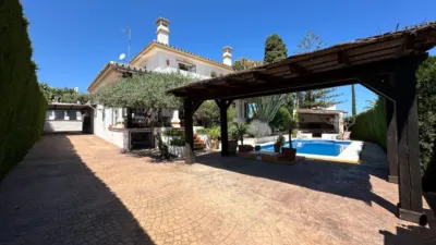 Chalet en venta en Calle Figurillas, Cortijo de Maza-Finca Monsálvez-El Olivar (Distrito Churriana. Málaga Capital) de 1.050.000 €