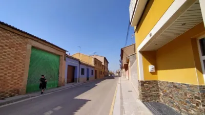 Chalet en venta en Calle de Garfilán, cerca de Calle Jacinto Benavente, Torres de Berrellén de 74.000 €