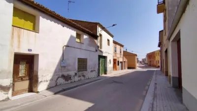 Chalet en venta en Calle de Garfilán, cerca de Calle Jacinto Benavente, Torres de Berrellén de 74.000 €