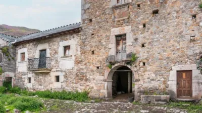 Casa en venta en Camino Carrera, La Vega de los Viejos (Cabrillanes) de 450.000 €