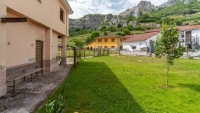 Casa en venta en Calle Pelugano-Juego Bola, Número 122, Bello (Cabañaquinta-Aller). Municipio de Aller de 115.000 €