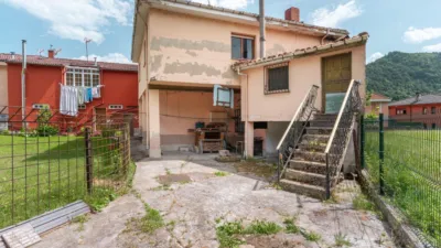 Casa en venta en Calle Pelugano-Juego Bola, Número 122, Bello (Cabañaquinta-Aller). Municipio de Aller de 115.000 €