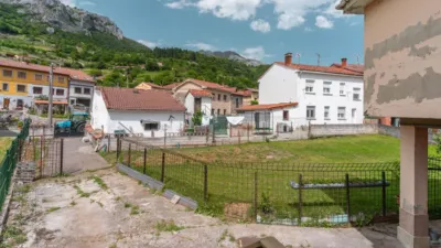 Casa en venta en Calle Pelugano-Juego Bola, Número 122, Bello (Cabañaquinta-Aller). Municipio de Aller de 115.000 €