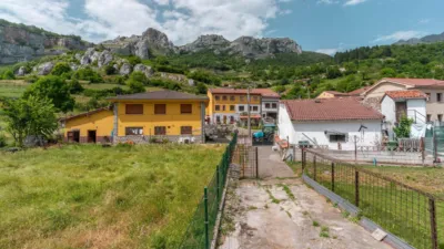 Casa en venta en Calle Pelugano-Juego Bola, Número 122, Bello (Cabañaquinta-Aller). Municipio de Aller de 115.000 €