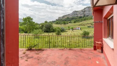 Casa en venta en Calle Pelugano-Juego Bola, Número 122, Bello (Cabañaquinta-Aller). Municipio de Aller de 115.000 €