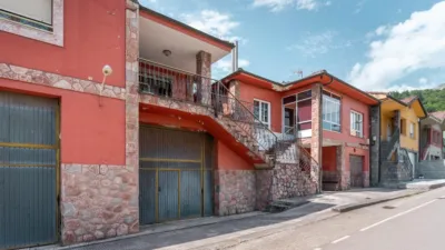 Casa en venta en Calle Pelugano-Juego Bola, Número 122, Bello (Cabañaquinta-Aller). Municipio de Aller de 115.000 €