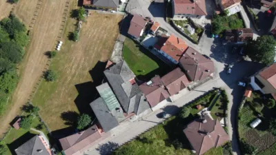 Casa en venta en Calle Pelugano-Juego Bola, Número 122, Bello (Cabañaquinta-Aller). Municipio de Aller de 115.000 €