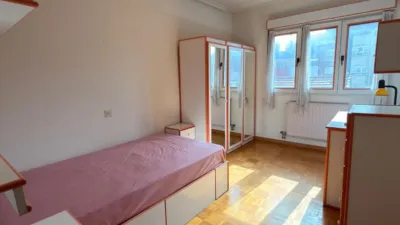 Piso en alquiler en Calle del General Elorza, 54, Pumarín-Teatinos (Oviedo) de 1.200 €<span>/mes</span>