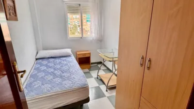 Piso en alquiler en Avenida de Pulianas, cerca de Calle Gutierre Tibón, Cartuja (Distrito Norte. Granada Capital) de 900 €<span>/mes</span>