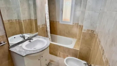 Piso en alquiler en Avenida de Pulianas, cerca de Calle Gutierre Tibón, Cartuja (Distrito Norte. Granada Capital) de 900 €<span>/mes</span>